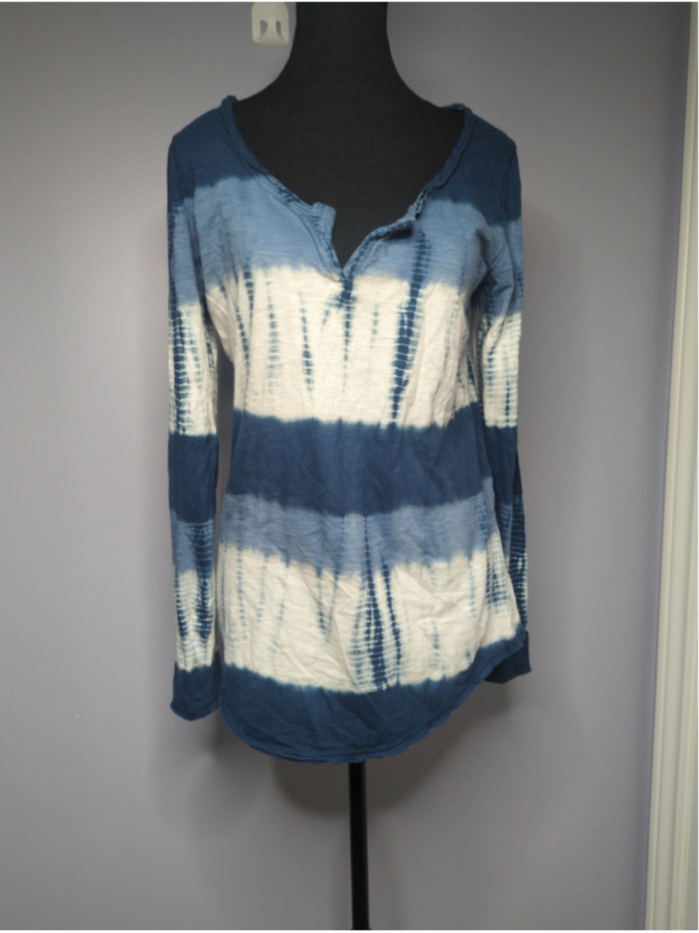Lucky Brand Blue White Tie Dye Shibori Stripe Long Sleeve Henley Top - M